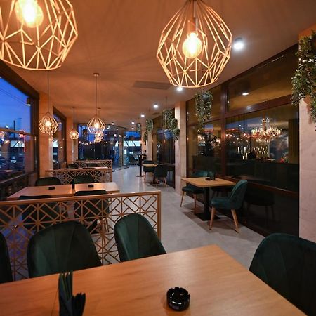 Hotel Xemar Arad Exterior foto
