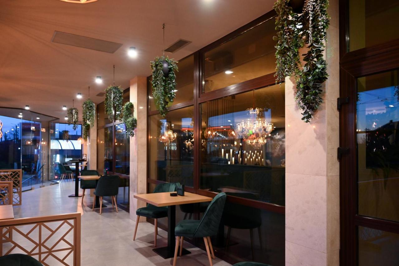 Hotel Xemar Arad Exterior foto