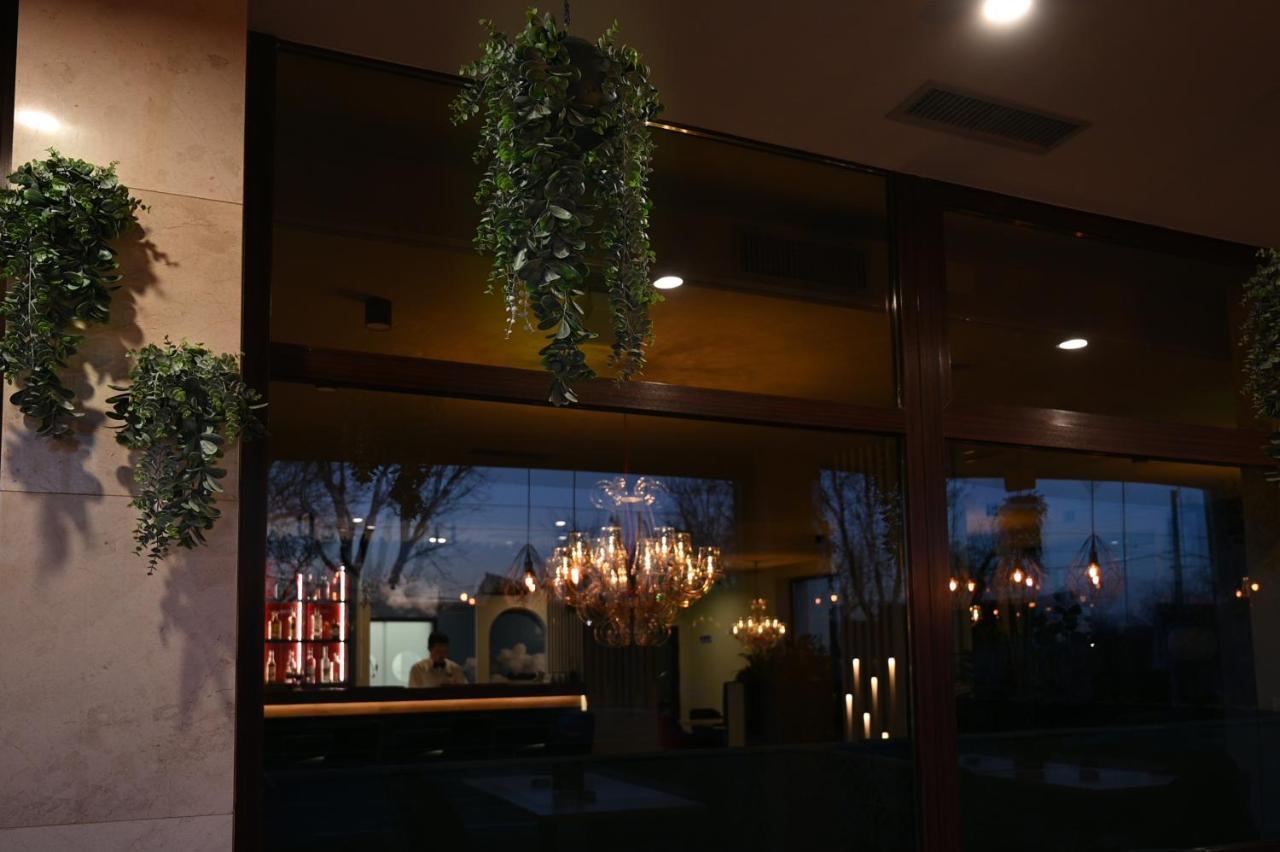 Hotel Xemar Arad Exterior foto